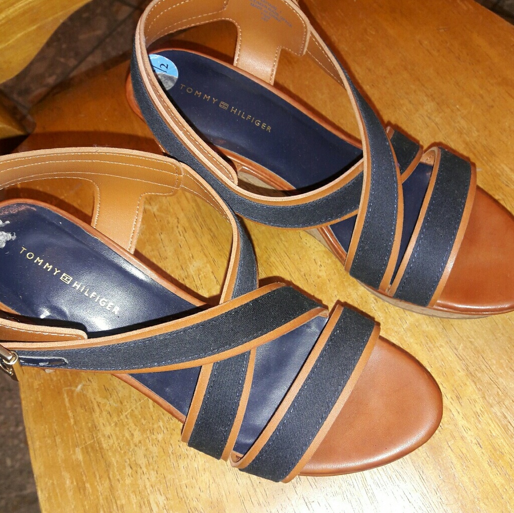 TOMMY HILFIGER NAVY BLUE & BROWN WEDGE HEELS